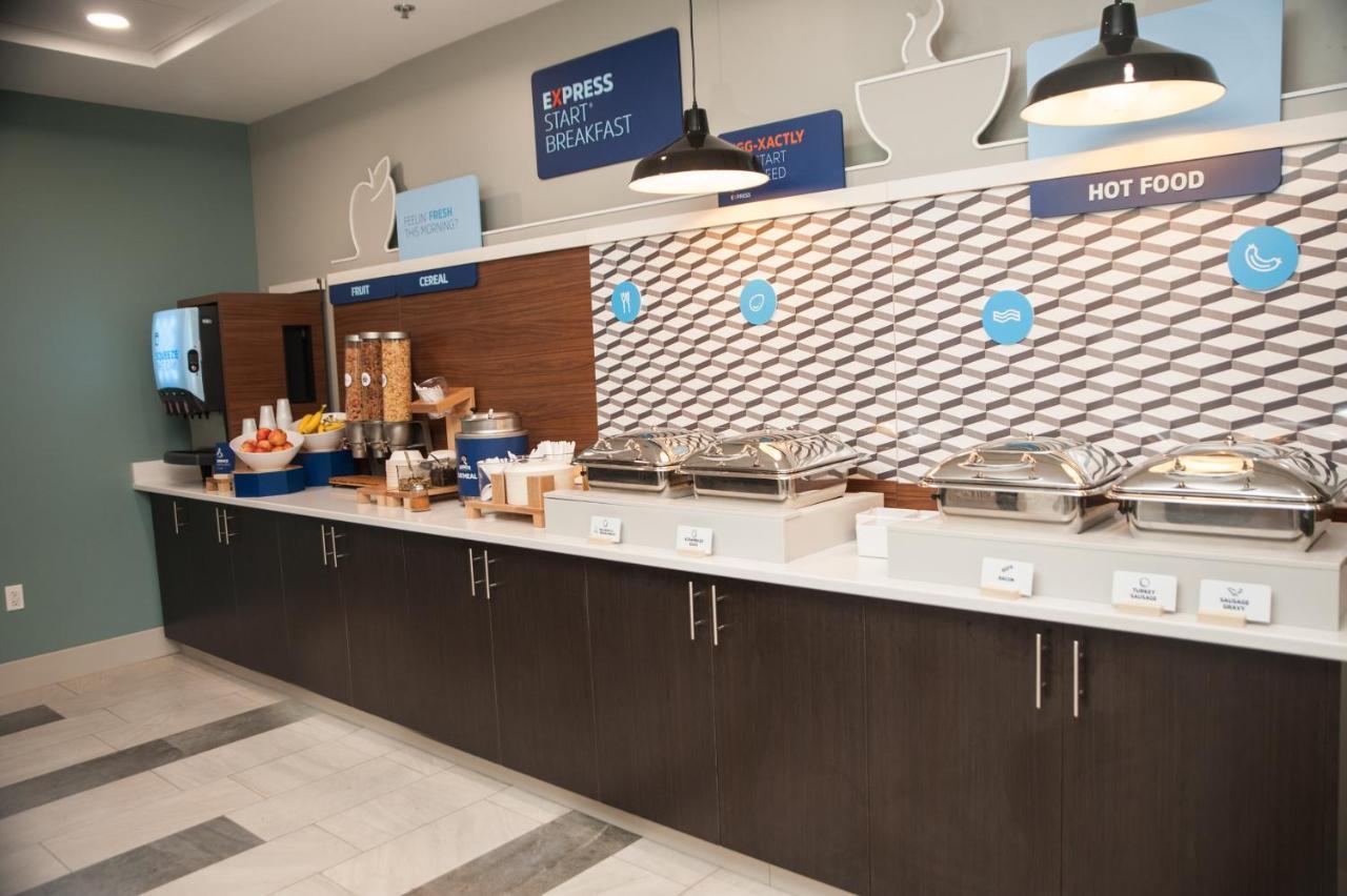 Holiday Inn Express Hotel & Suites Norfolk By Ihg Dış mekan fotoğraf